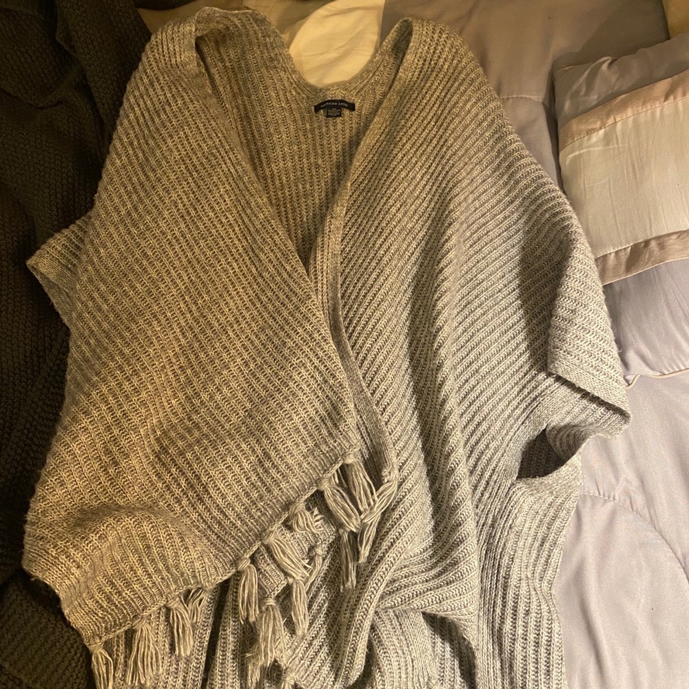 Adorable gray cardigan!